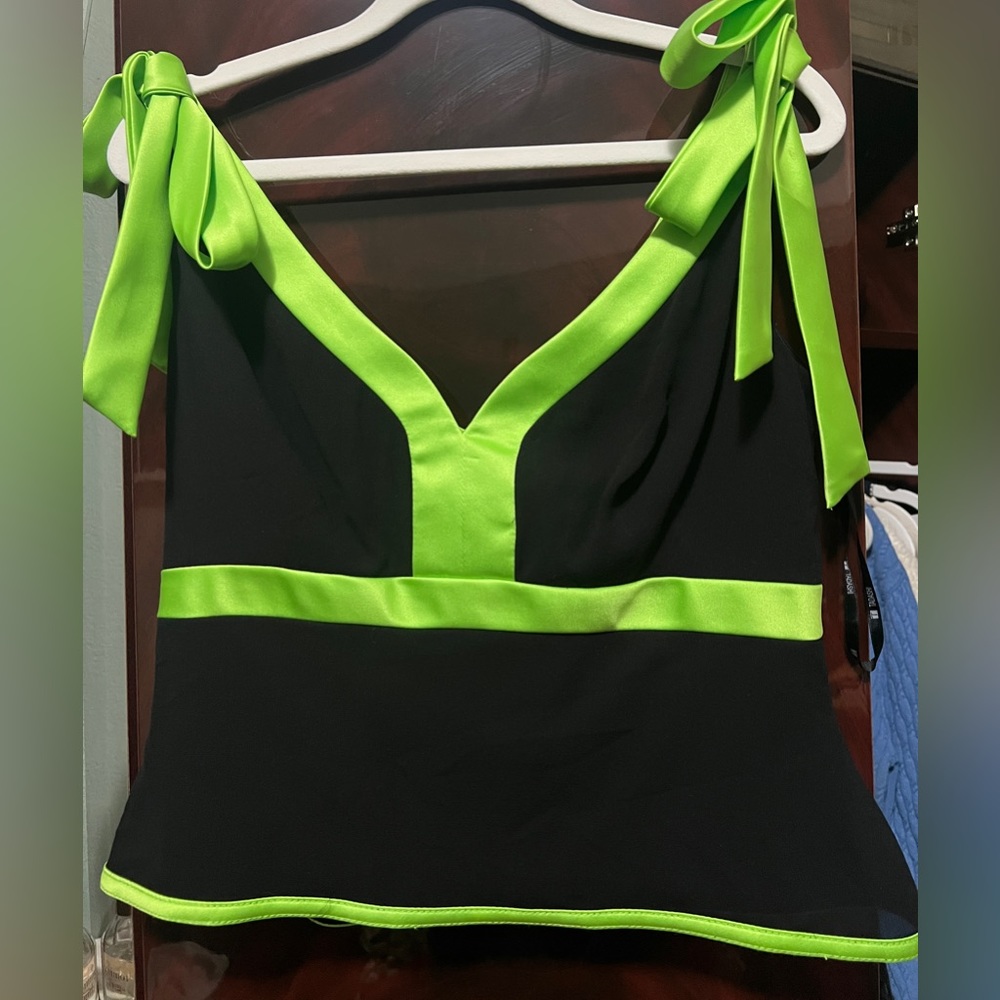 TADASHI SHOJI Lime Green Zipper Top with Bow, same lime green as Zendaya’s gown
